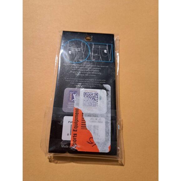 New PGA Tour Tango Red Pocket Clip with Ball Marker NWT Official Golf Accessory - Picture 2 of 2